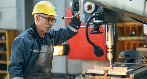 Occupazione in Italia: aumentano gli occupati, ma il lavoro cresce soprattutto tra gli over 50. La sfida del ricambio generazionale preoccupa economisti e imprese